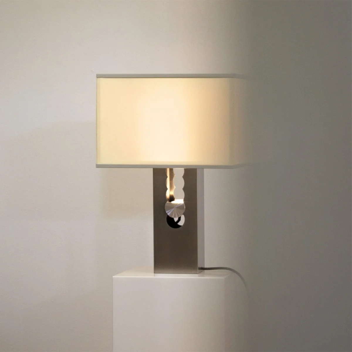  Captive Table Lamp by Studio Nagot | Source: Basic.Space 