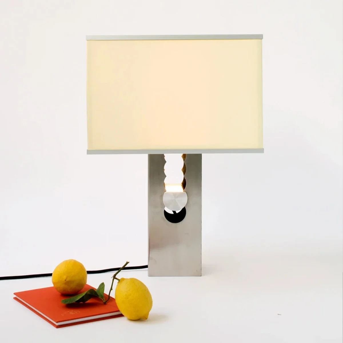  Captive Table Lamp by Studio Nagot | Source: Basic.Space 