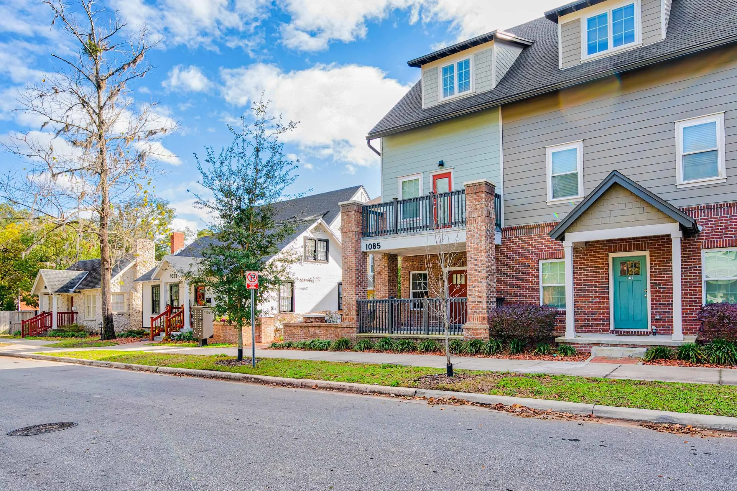 Lyons Corner | Off-Campus Apartments near UF | Townhome Exterior