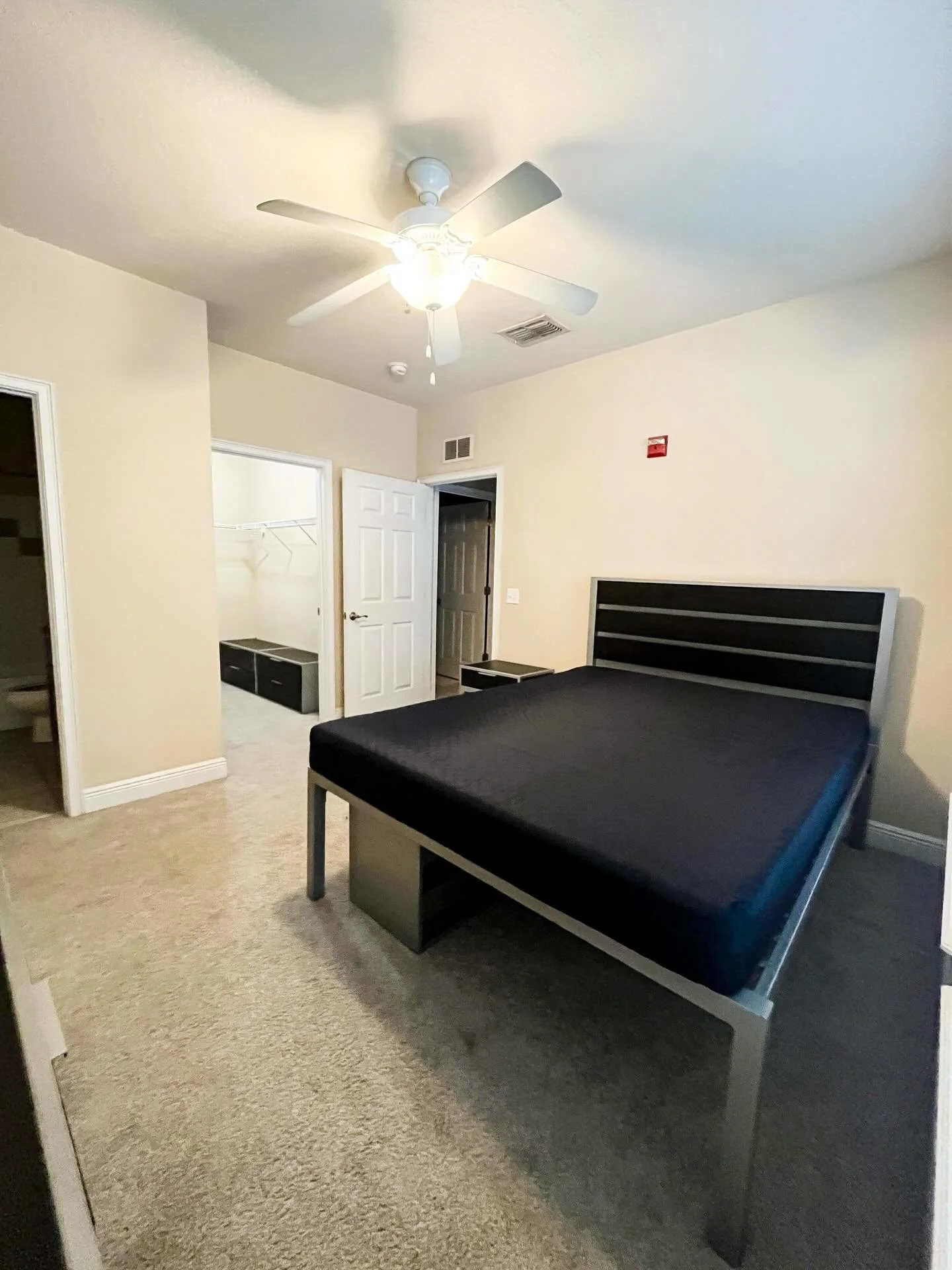 POV: your future room at Lyons Corner ✨

Walk to campus AND spacious living. Lock in your spot for Fall 2026 while spots are still available. 

Applications are currently FREE, secure your new home today 🐊💛

#gainesvilleapartments #uf