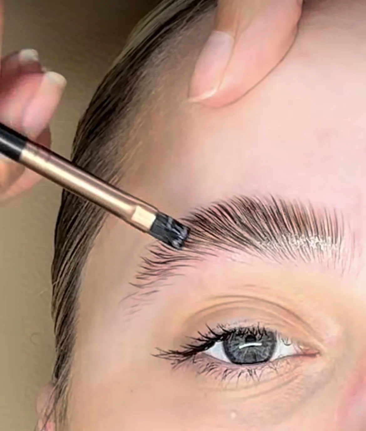 A woman receiving an Lash lift and tint and brow tinting.