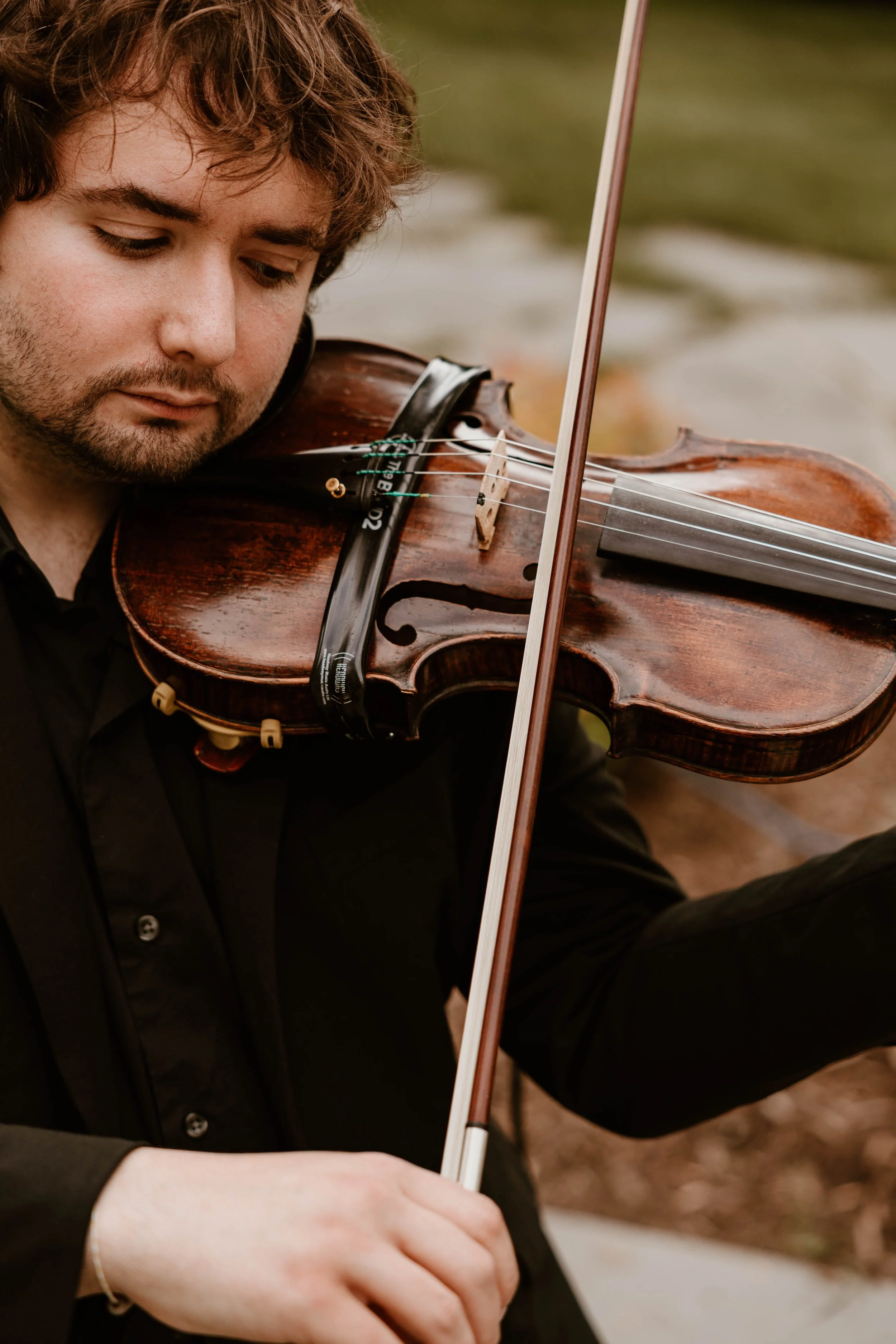 Brendan Lesavage, Violin