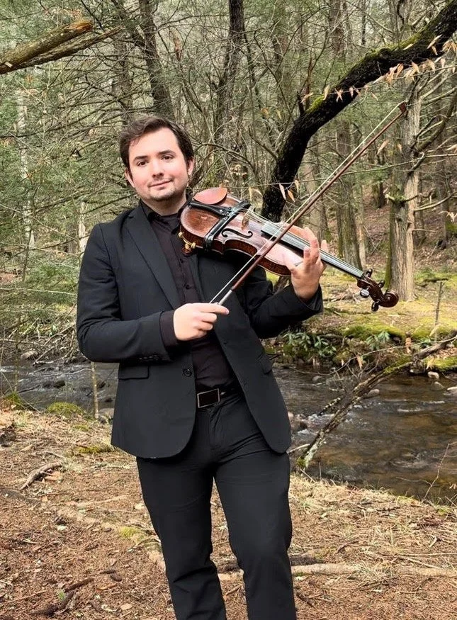 Brendan Lesavage, Violin