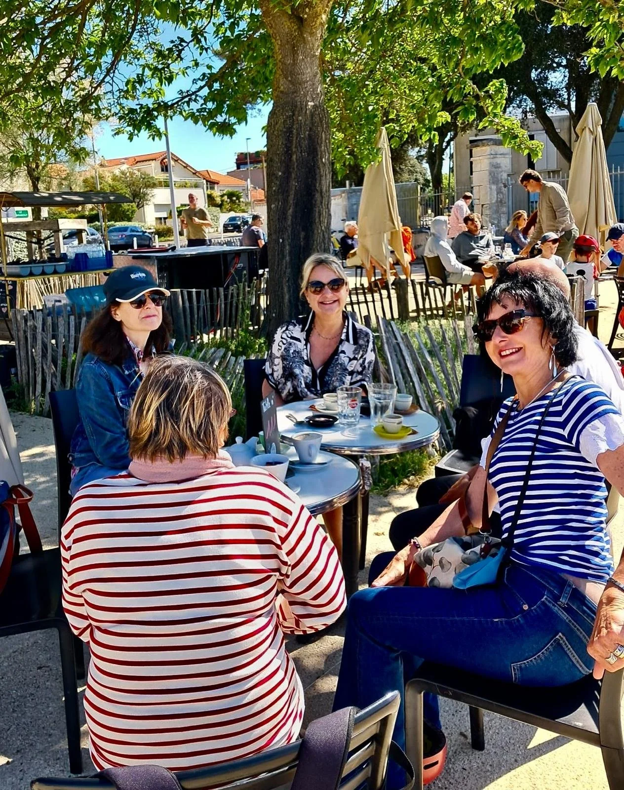 Rencontre autour de Maryline Simoné, candidate à la Mairie de La Rochelle, autour d'une table