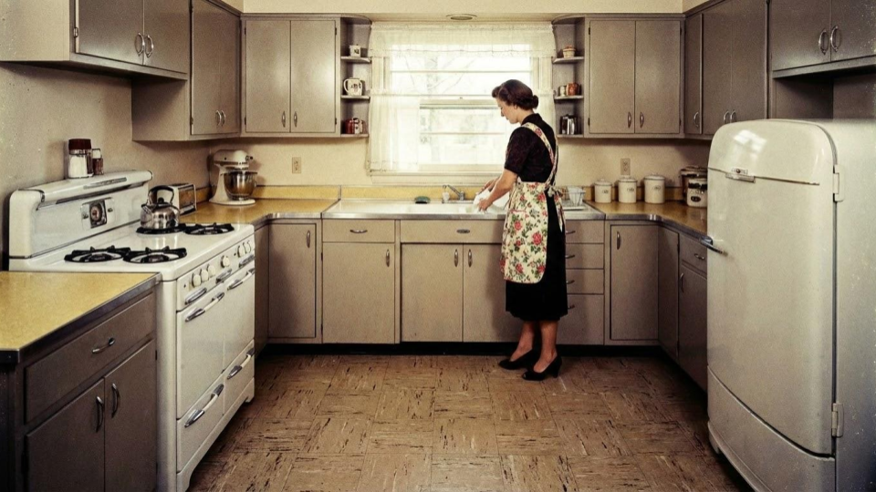 The Death of the Triangle: Why Your Modern Kitchen Needs "Zones," Not Geometry