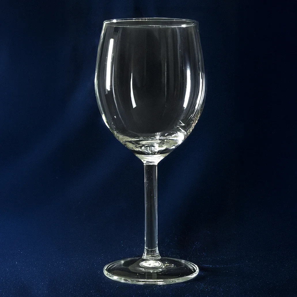 Lasinen viinilasi JuhlaToppilan astiavuokrauksessa