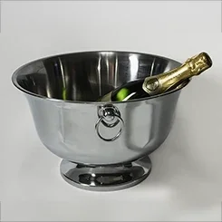 Metallinen iso juomacooleri JuhlaToppilan astiavuokrauksessa.