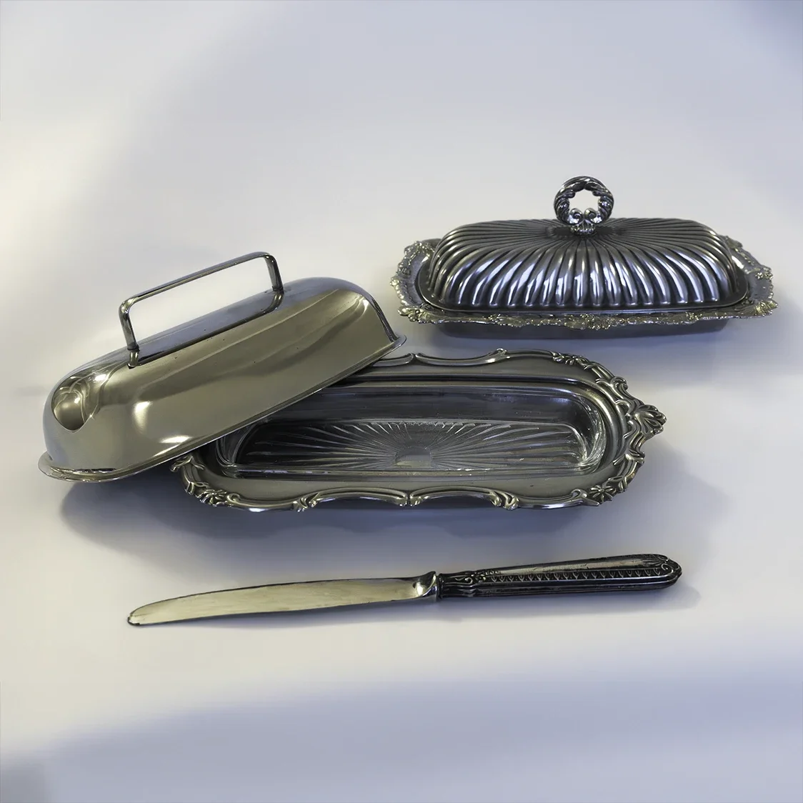 Hopeoituja voirasioita JuhlaToppilan astiavuokrauksessa