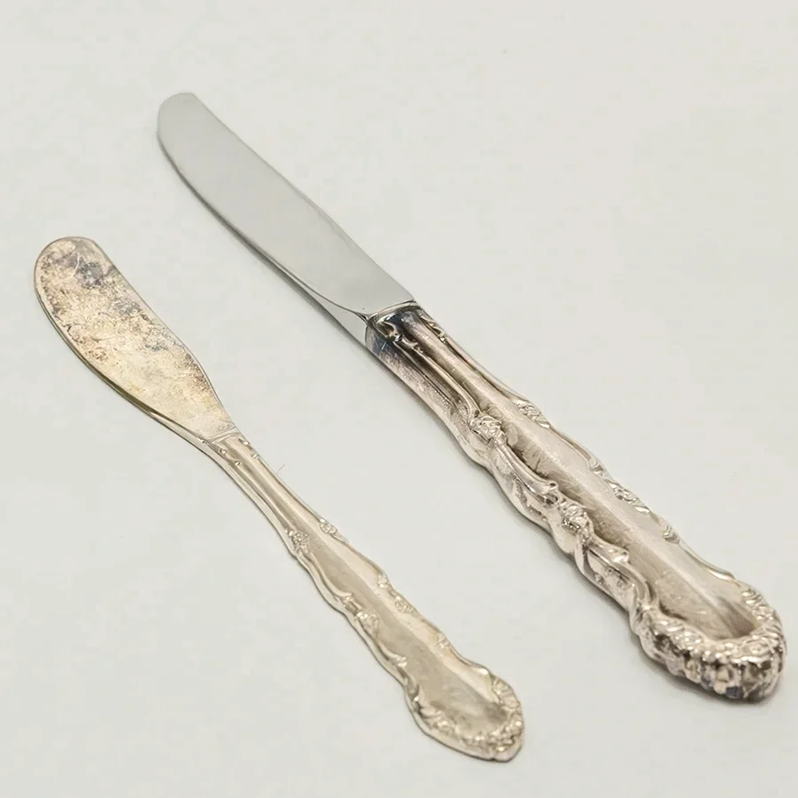 Italialaiset hopeoidut voiveitset JuhlaToppilan vuokrattavissa tuotteissa