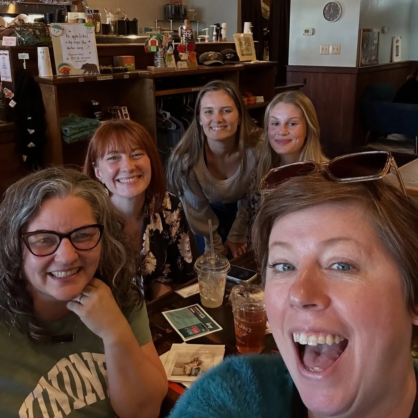 ATHENS GA MEETUP! Met these awesome humans for coffee today talking about doulas, midwife legislation, newborn and family photography, and business support
@peachstatebirthcoalition 
@dotingdoulabirth 
@izzyco.studio 
@sarajunepayne