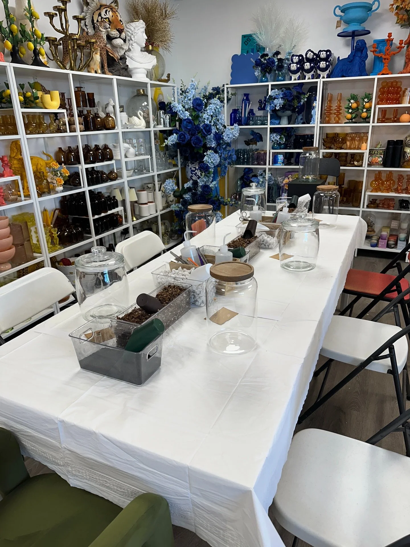 A little behind the scenes calm before the Grounded in Gratitude workshop. 🌿💚

The setup is one of my favorite parts. Laying out the jars, prepping the layers, arranging tools, and making sure every tiny detail feels intentional. It&rsquo;s my way 