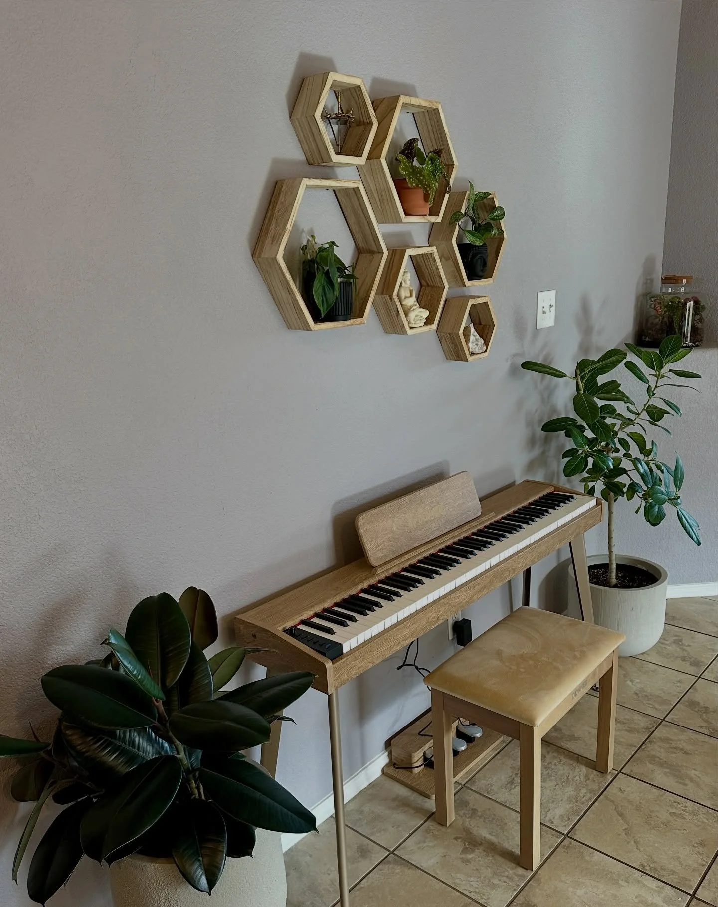 Happy New Year ✨
I&rsquo;m starting 2026 with a brand new piano, clear personal goals, and big dreams for both my life and my business. This space already feels more inspiring, and I&rsquo;m so excited to keep learning, practicing, and growing in eve