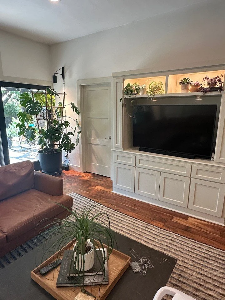 Plant design isn&rsquo;t just about where a plant looks good. 🌿

This space is officially complete!

For this DFW interior plant design project, I refreshed some of my client&rsquo;s existing plants, updated planters, styled the built-ins, and creat