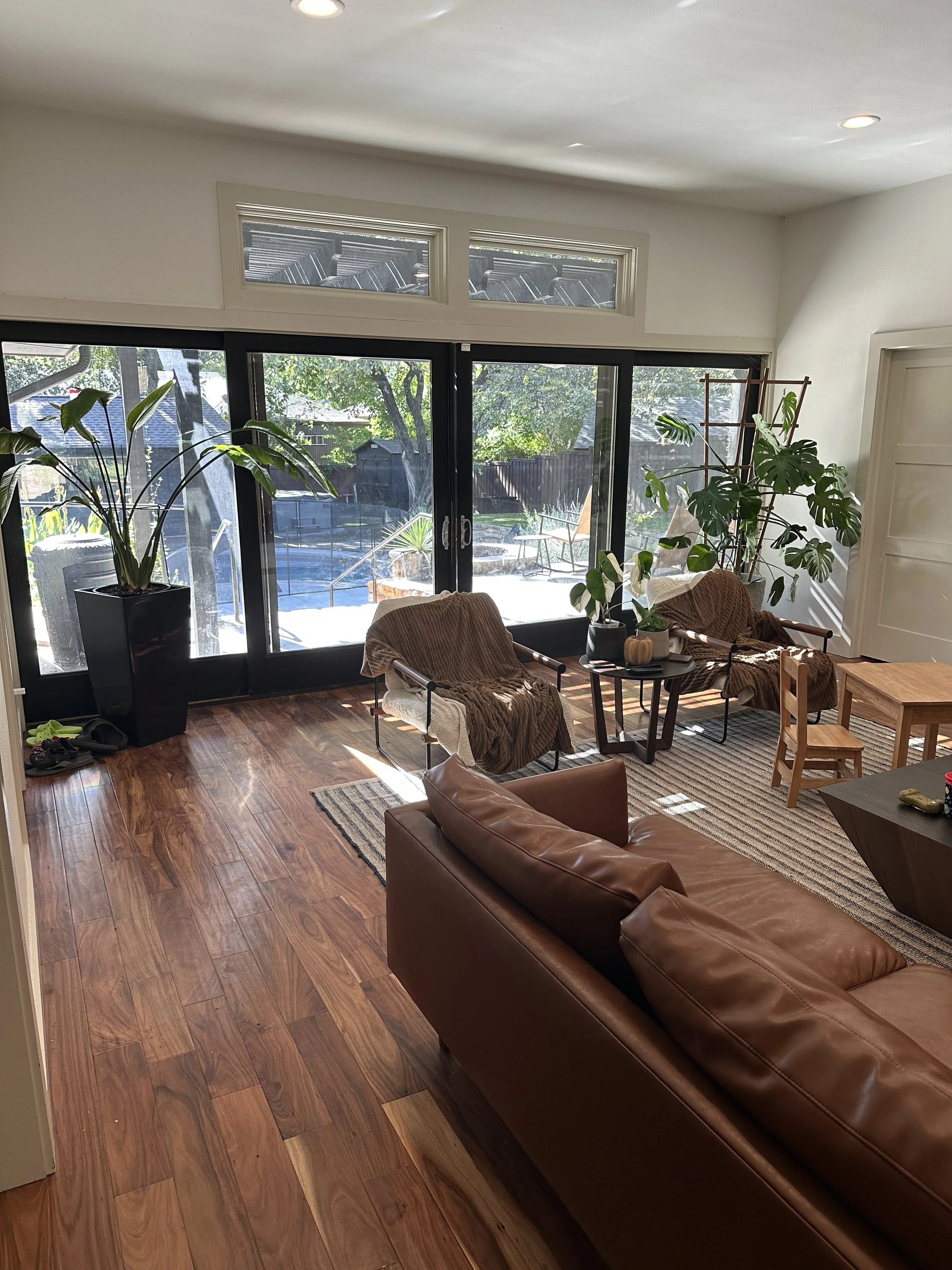 Interior plant design in Fort Worth and DFW featuring thoughtfully styled indoor plants in a modern home.