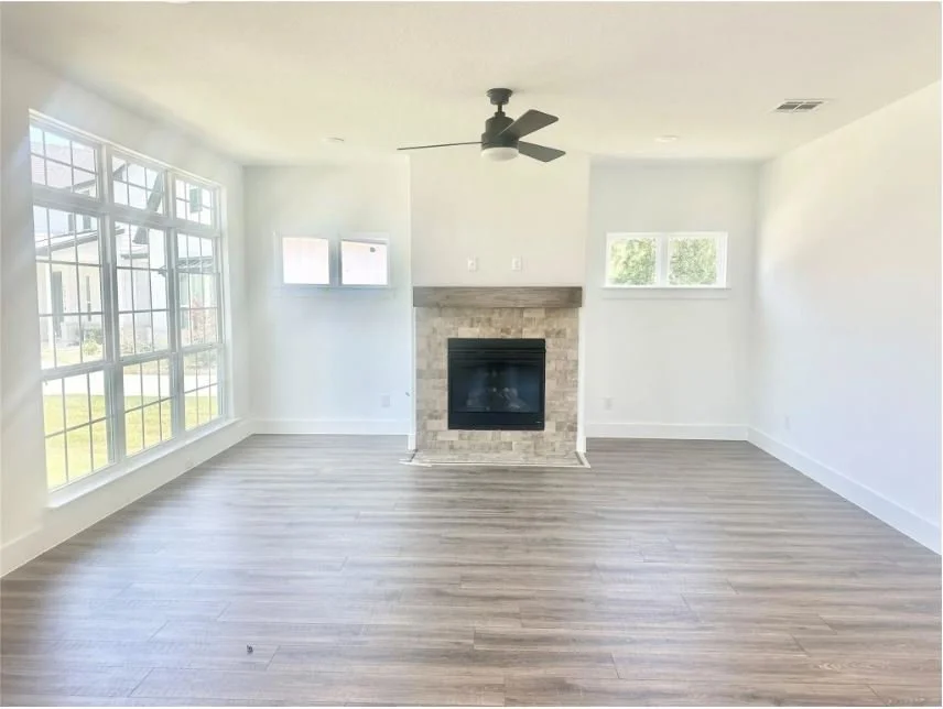 1356 OB - Living.JPG