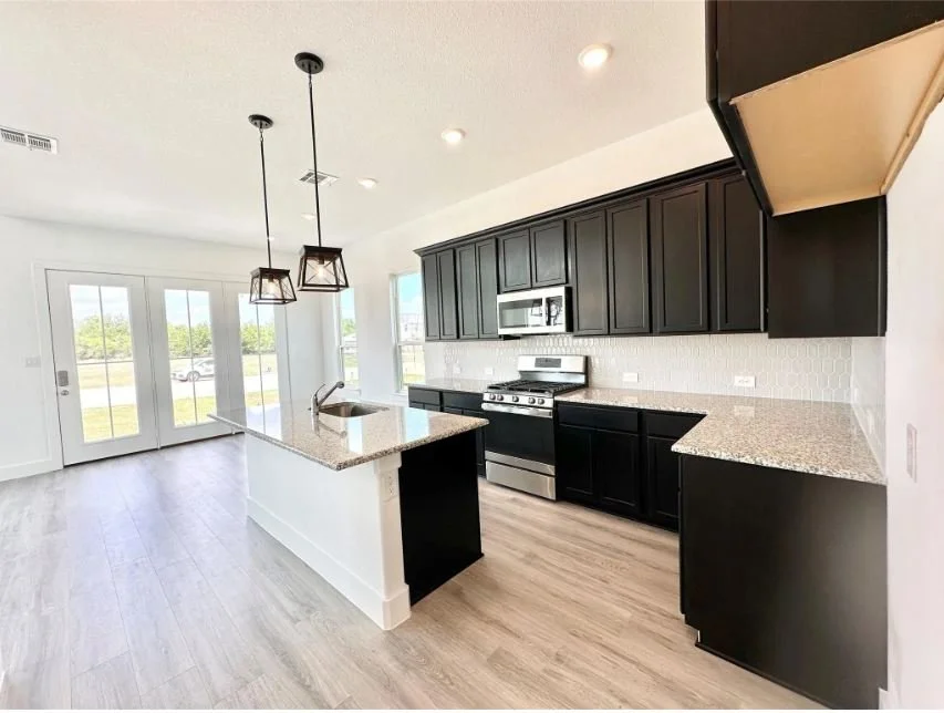 1432 BB - Kitchen Dining.JPG