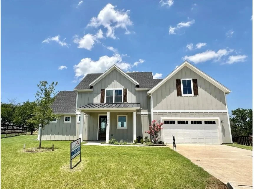 1355 OB - Front Elevation.JPG