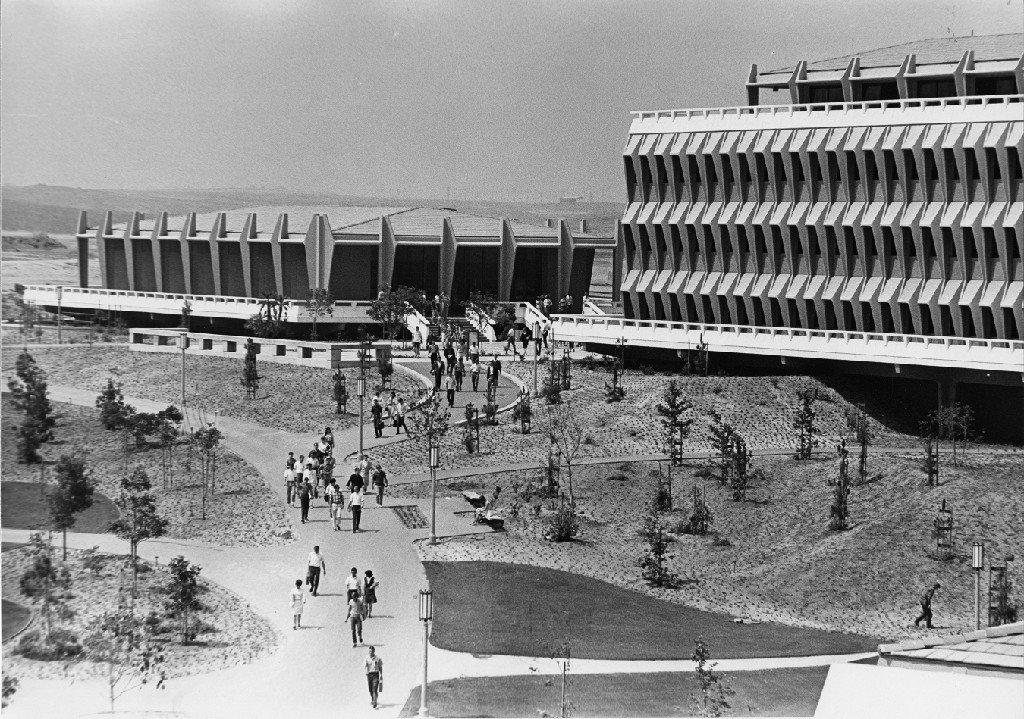 Schools of Modernity: Pedagogy, Politics, Architecture