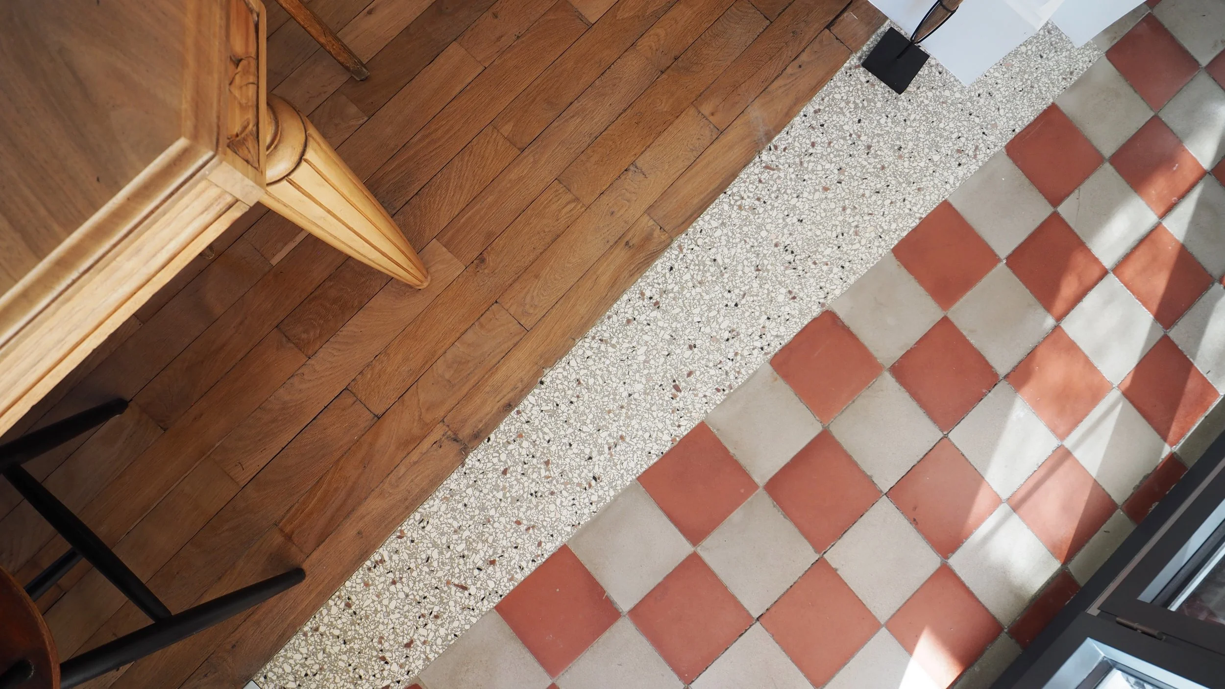 Préservation des sols d'origine profitant au charme de la maison