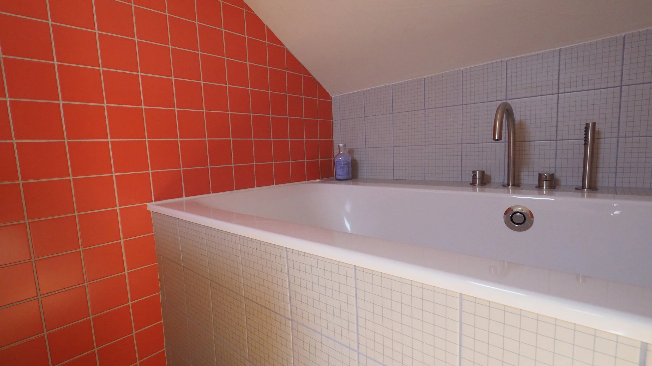 Salle de bain sous pentes