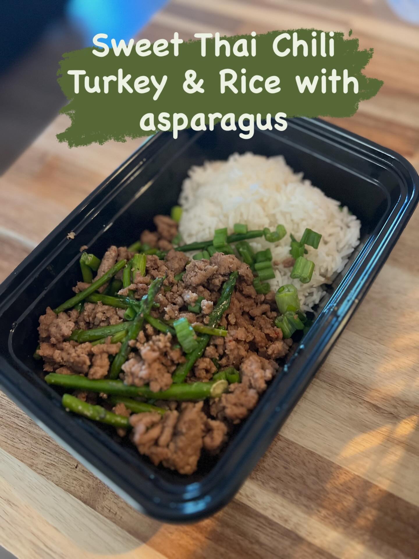 Great Macro Friendly Foods isn&rsquo;t hard to make &hellip; 

This was a hit with my family (even if it had green in it 🤩) Great for after sport meal time, or meal prep for the whole week. 

Macros: 
35g Protein
5g Fiber 
51g Carbs 
15g Fat 

Need 