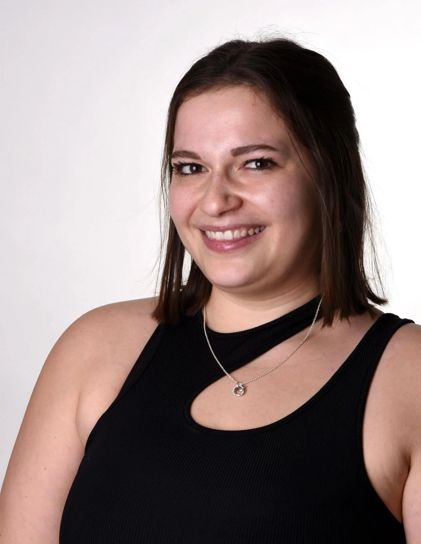 MEET THE TEAM! ⭐️
Mica - Instructor

Mica is a Yoga, Barre, and Sculptformer certified instructor with over four years of teaching experience and a deep passion for mindful movement. She brings a love of breath work, alignment, and strength-based pra