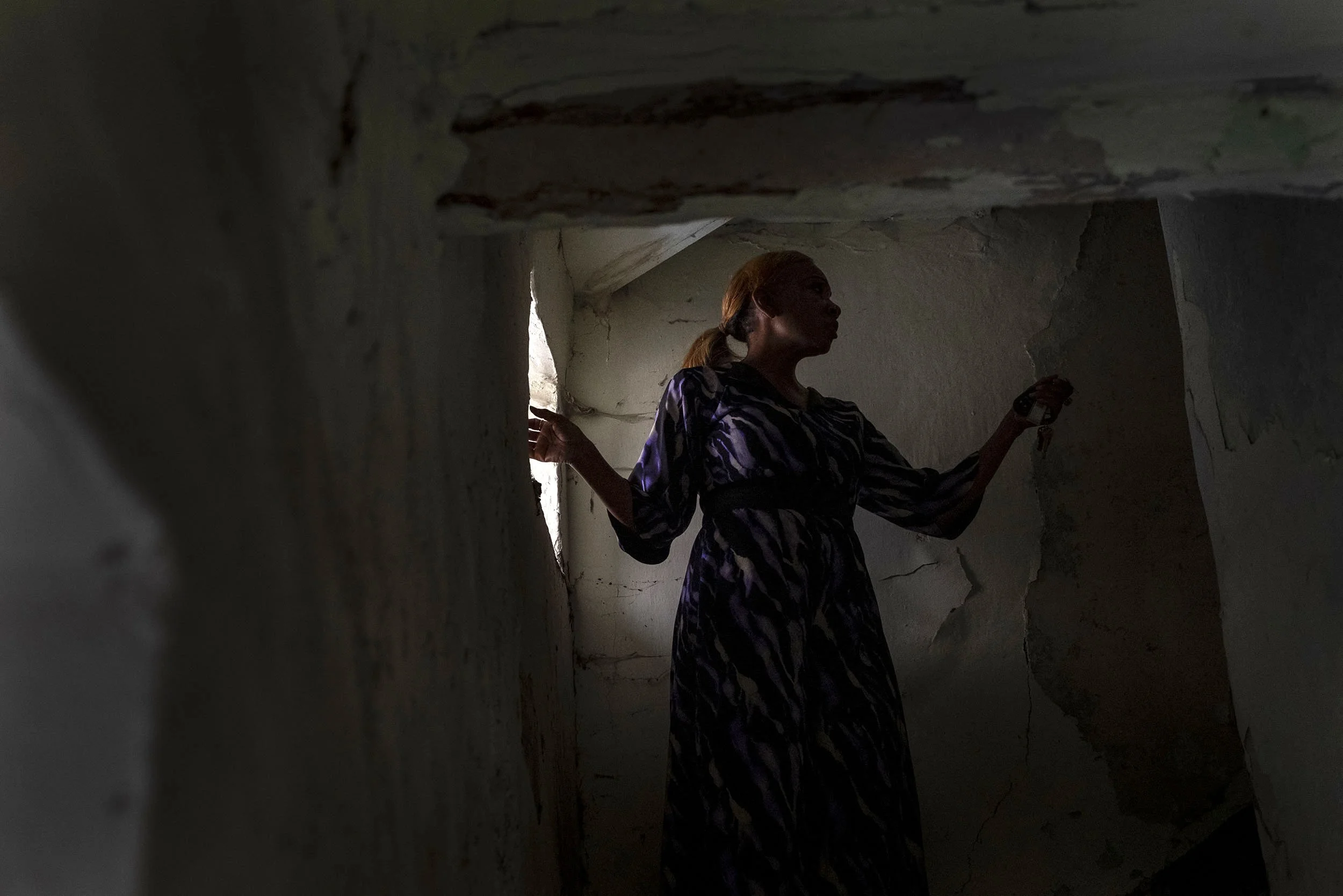 The American Sonya Quarterman talks about her plans for building work in one of her three 1 euro houses in Mussomeli, Sicily.