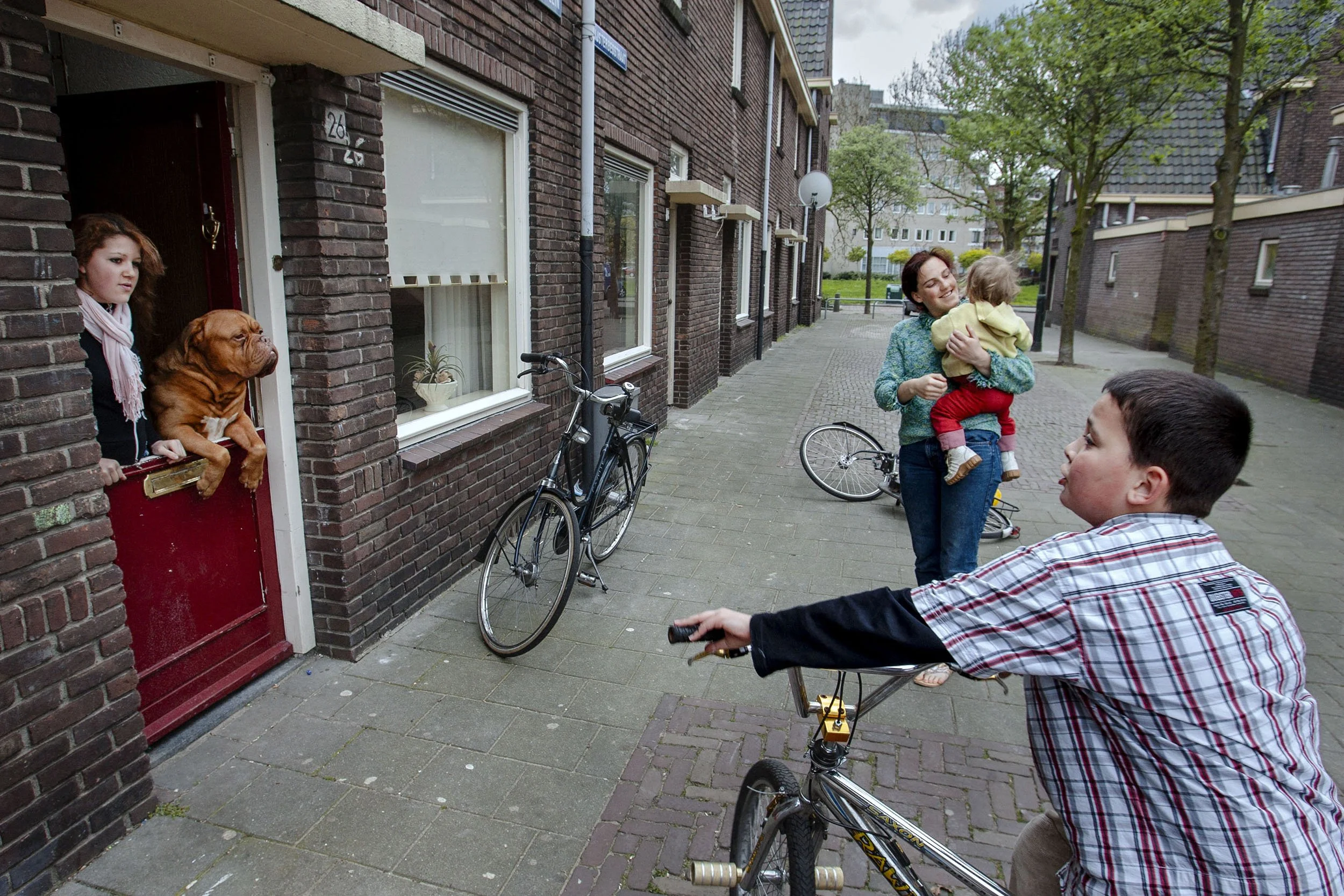 All entry points to the estate Graafsewijk are closed by the riot police, no-one is allowed in or out, ’s-Hertogenbosch, the Netherlands.