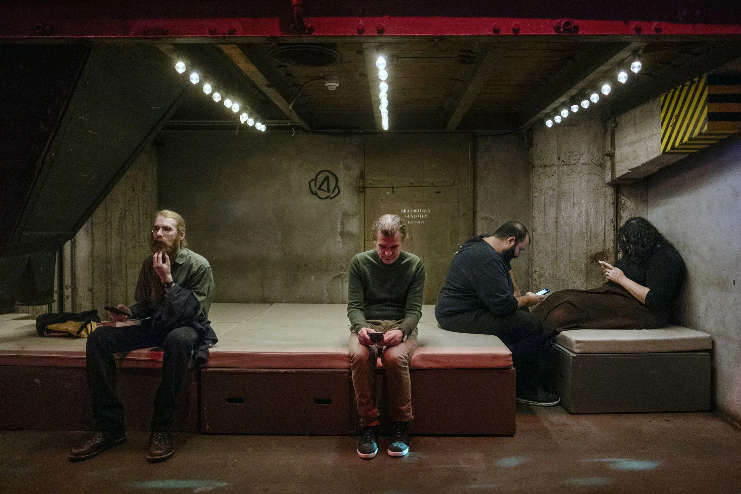 People waiting for the exit polls during the election results night of the 2025 national elections. Rotterdam, the Netherlands.