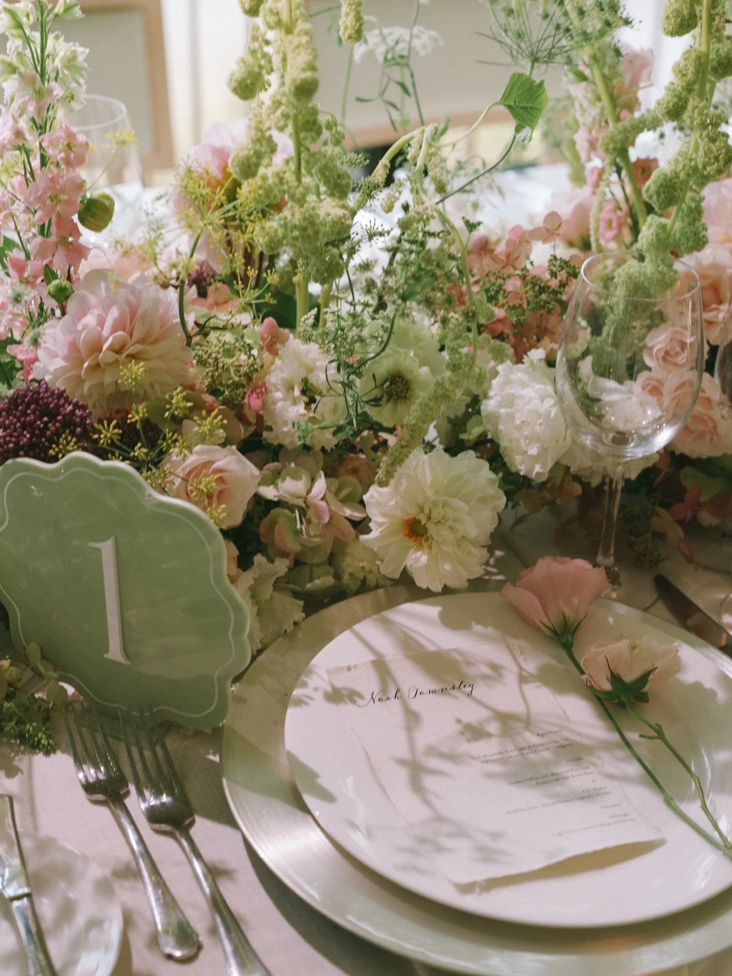 So many beautiful details from Colleen &amp; Michael&rsquo;s unforgettable day 🤍

Planning &amp; Design: @mudaricreative 
Venue: @ridgewoodcountryclub 
Florist @florist.song 
Photography: @niravpatelweddings 
Entertainment: @cafewha 
Rentals: @highs