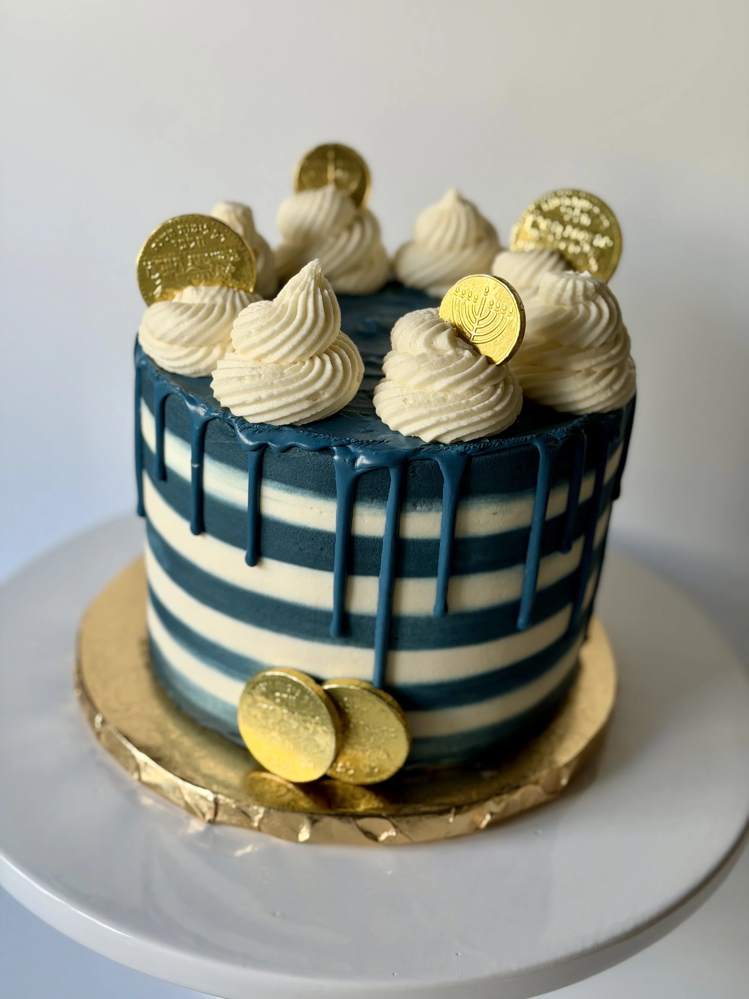 Vanilla cake with vanilla buttercream