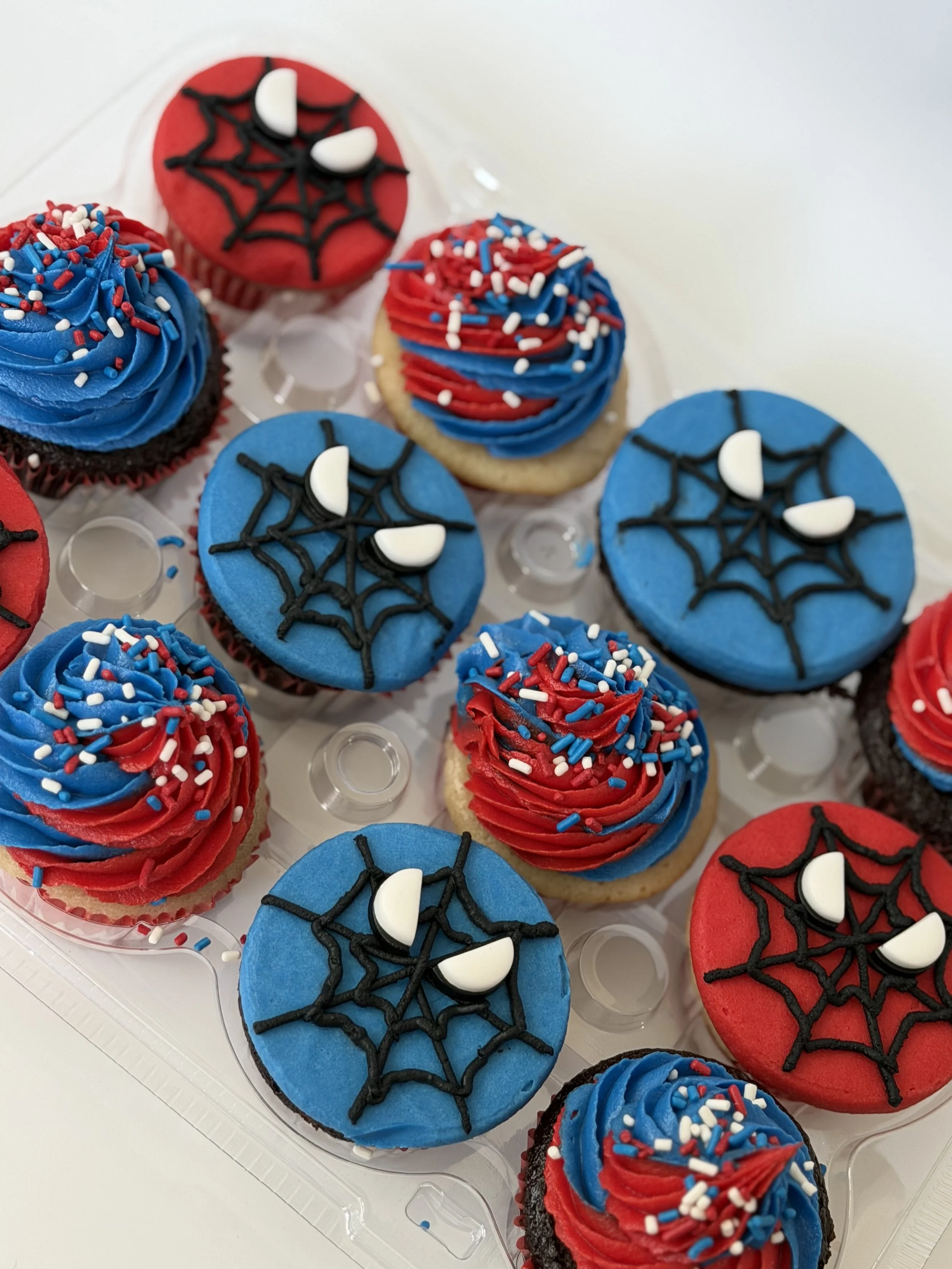 Chocolate and vanilla cupcakes with vanilla buttercream