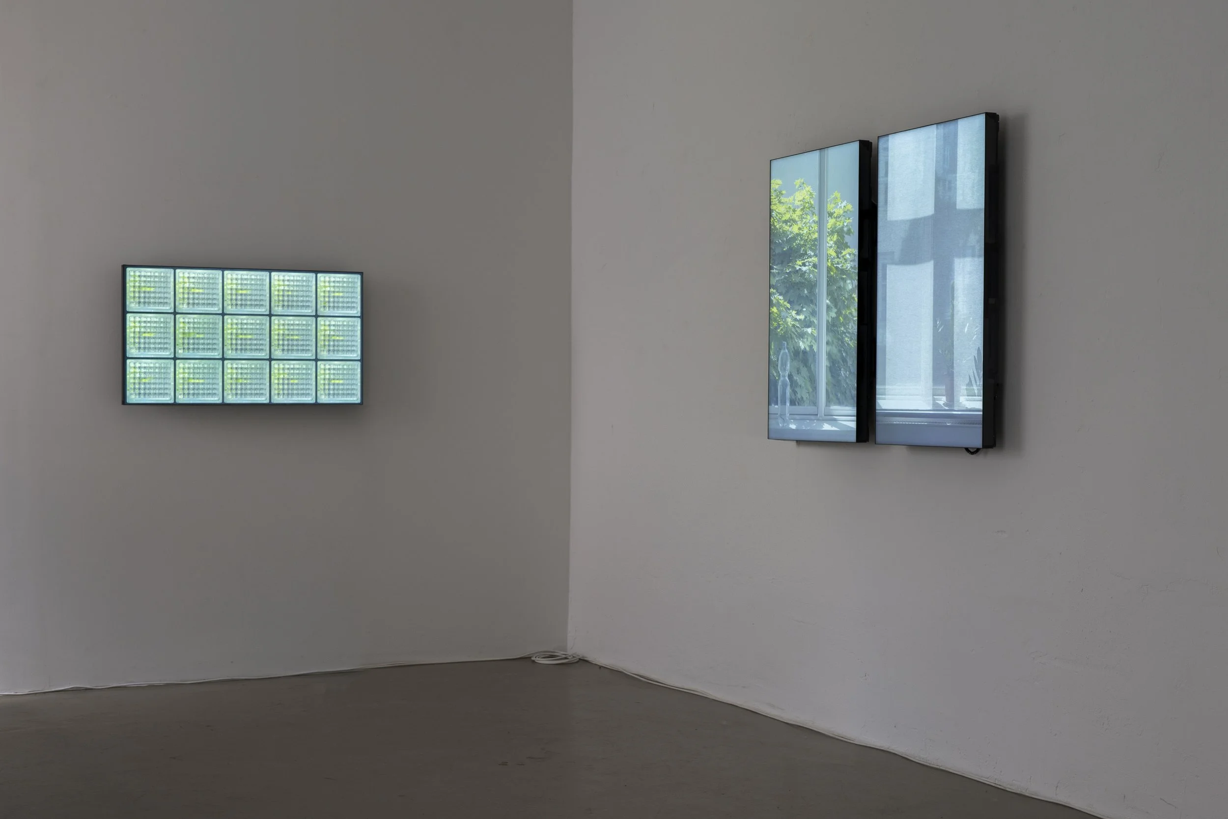 2026_H8H_03_MWolf_VIDEO_Drei-Monitore-L_30x20cm.jpg