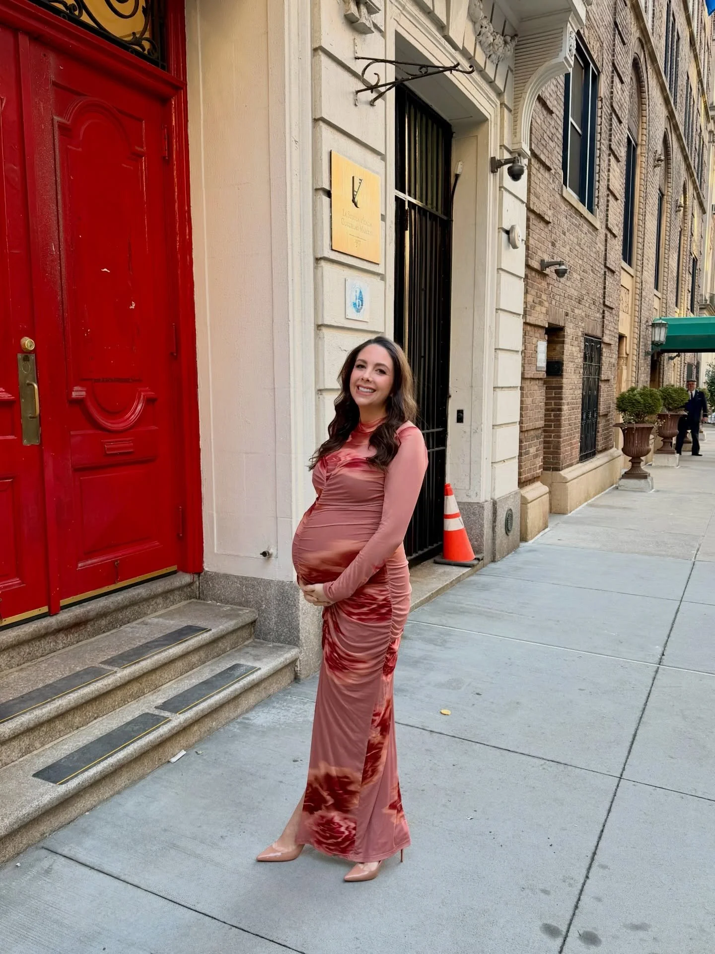 A few recent NY gala outfits photographed by Anthony The Doorman. Also available for maternity shoots. Let me know your favourite in the comments! ⬇️

1. Pink floral Dress @blackhalo 
2. Leopard print dress @suboostyle 
3. Black velvet dress @delfico