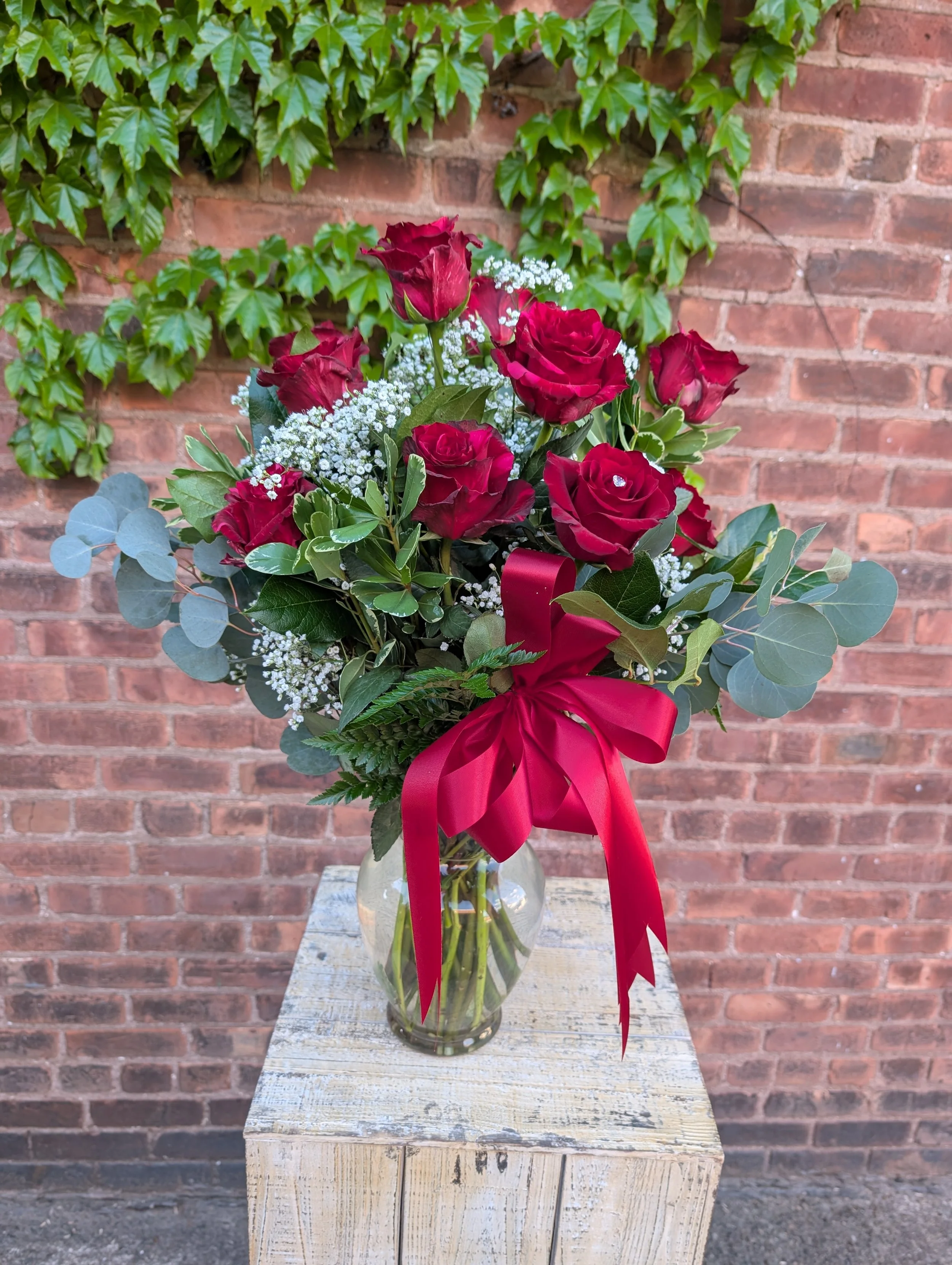 Elegant Dozen Roses