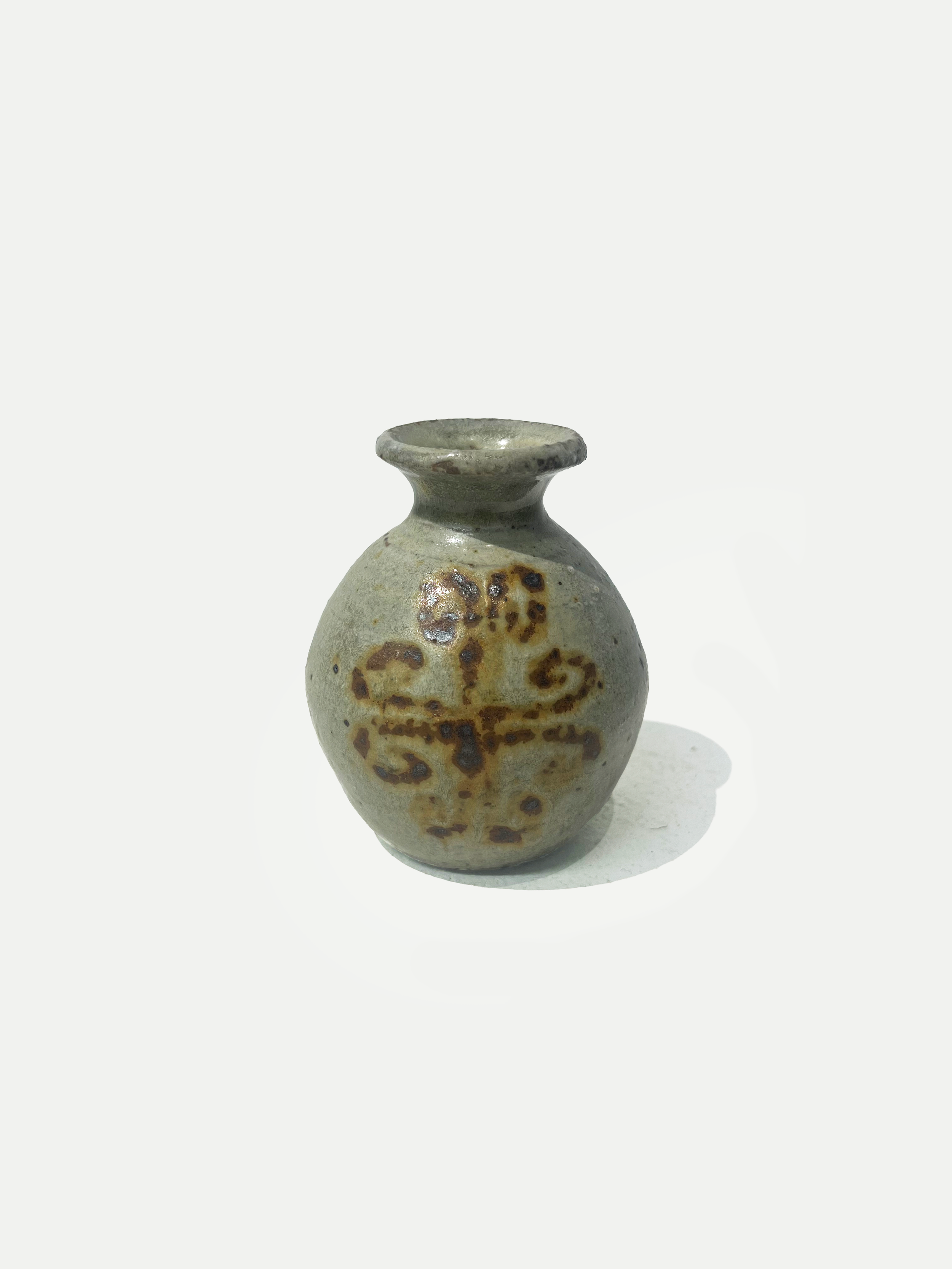 2025

wood ash glaze with iron wash celtic design bud vase
reduction

2 x 3