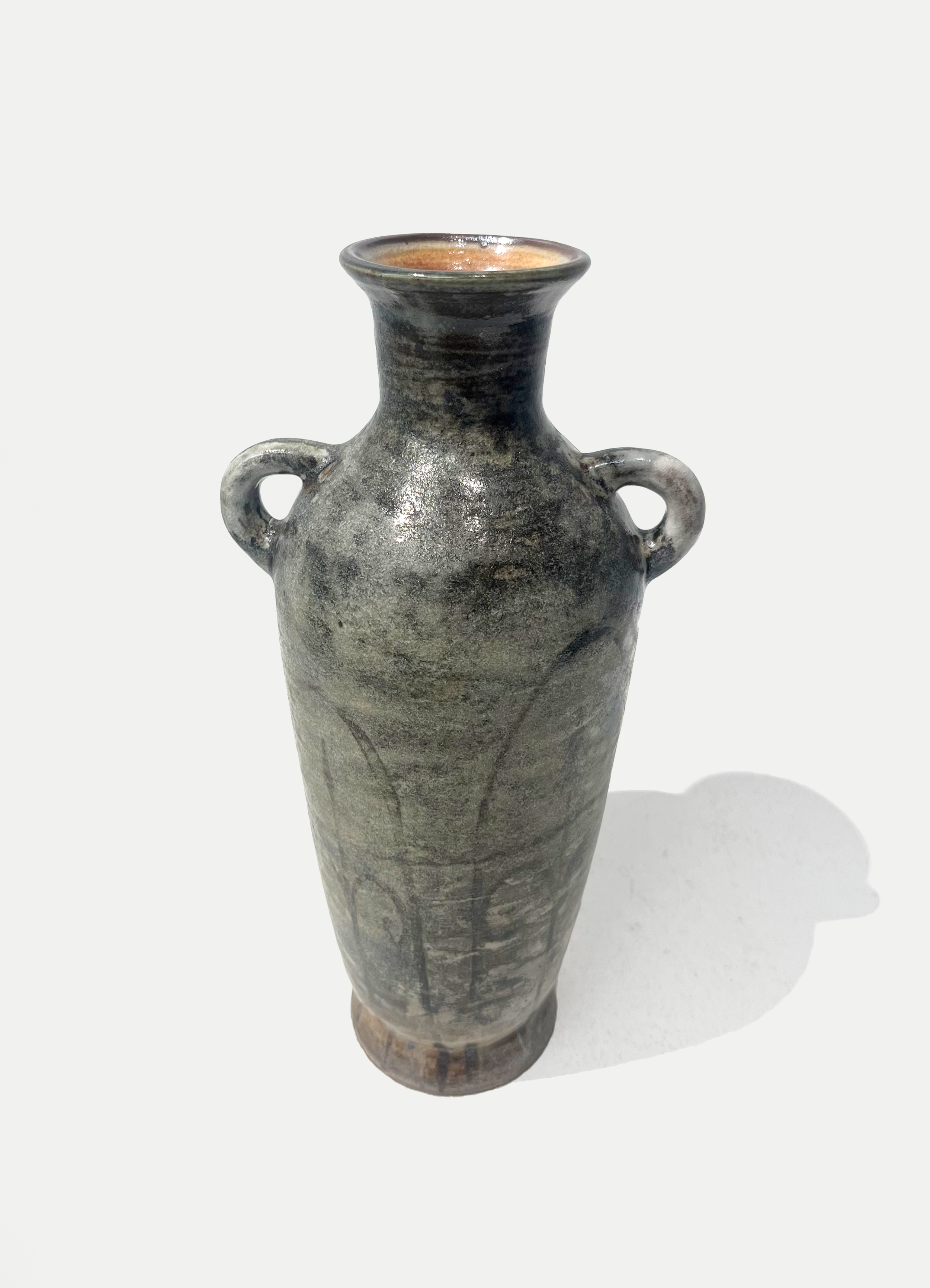 2025

shino and iron wash glaze vase
reduction

4 x 12