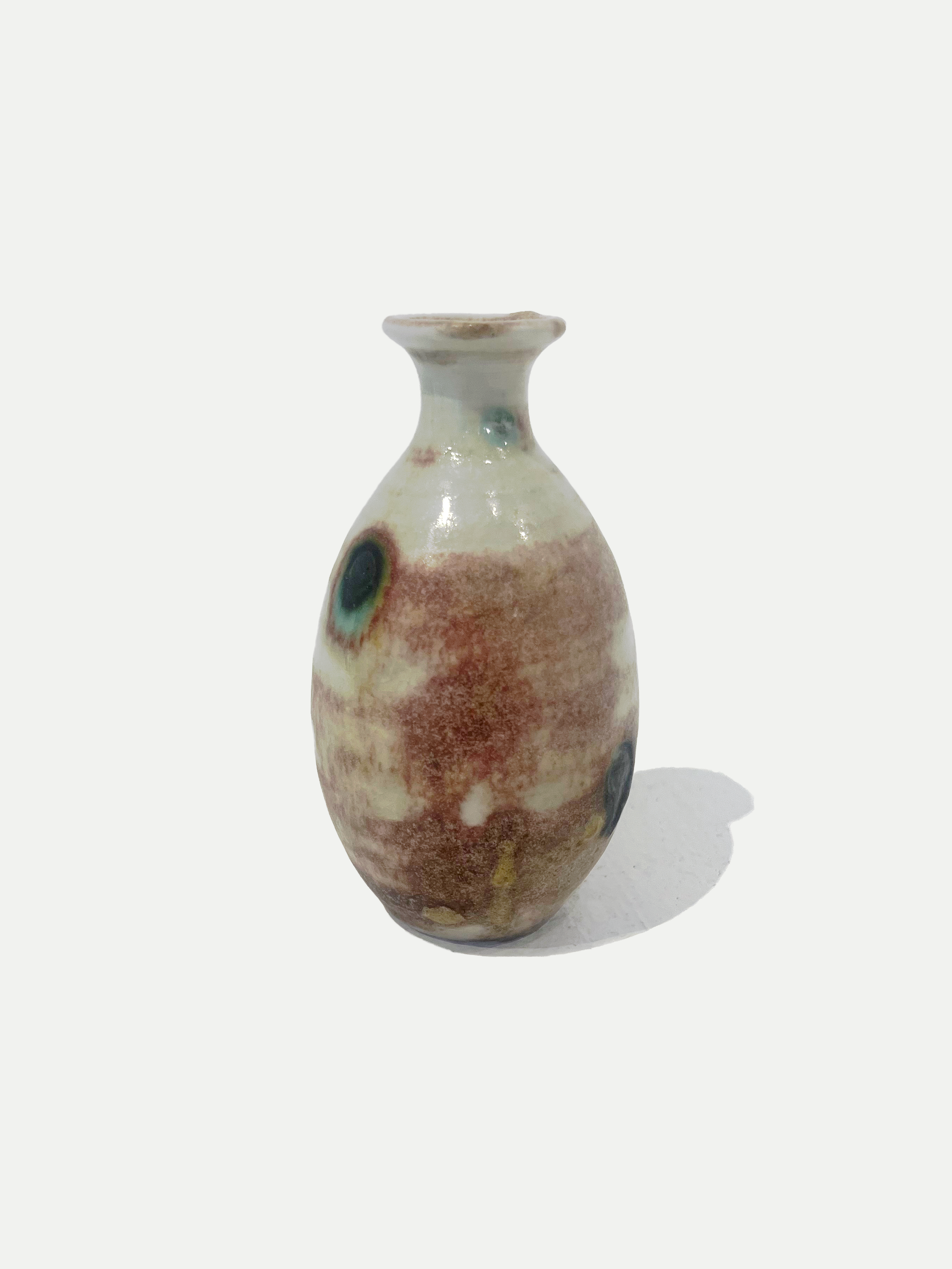 2025

shino and copper wash glazed porcelain bud vase
reduction

2 x 4