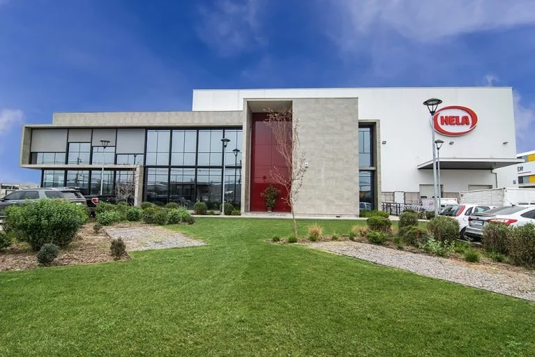 Hela Chile Frontis.jpg