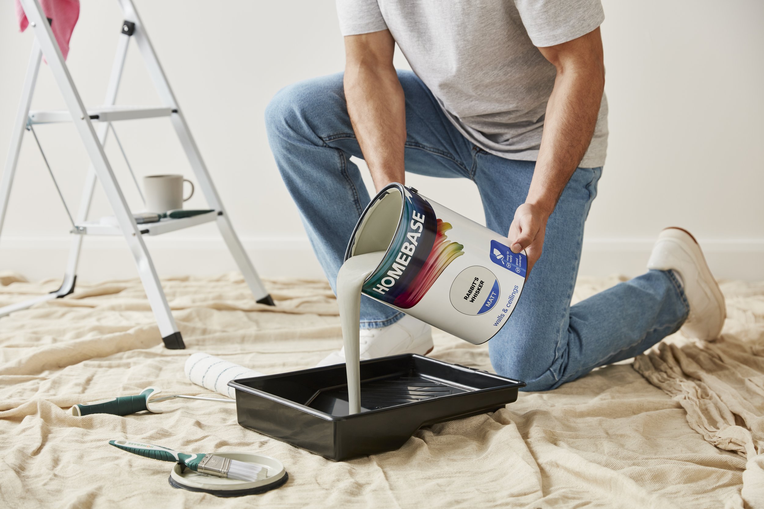 SHOT_5_HOMEBASE_PAINT_POURING_MODEL_0208.jpg