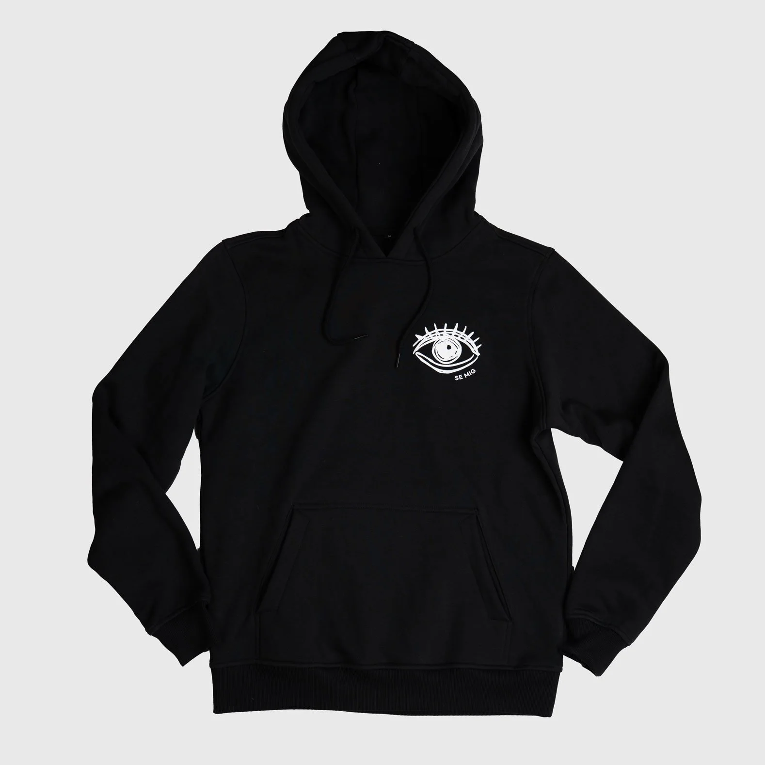 Svart hoodie framifrån med ögonlogga och känguruficka