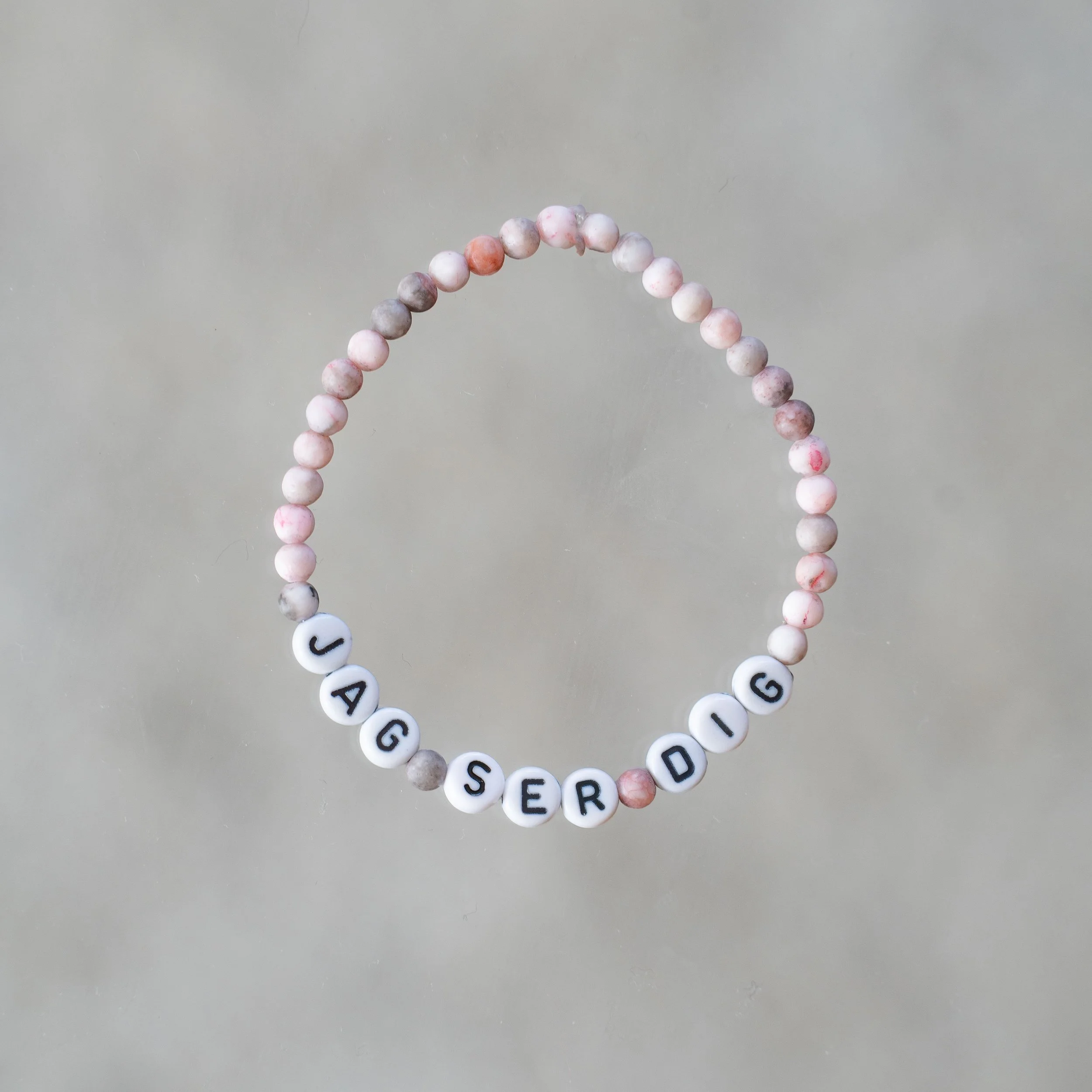 Armband_Jag-ser-dig_rosa_2.jpg
