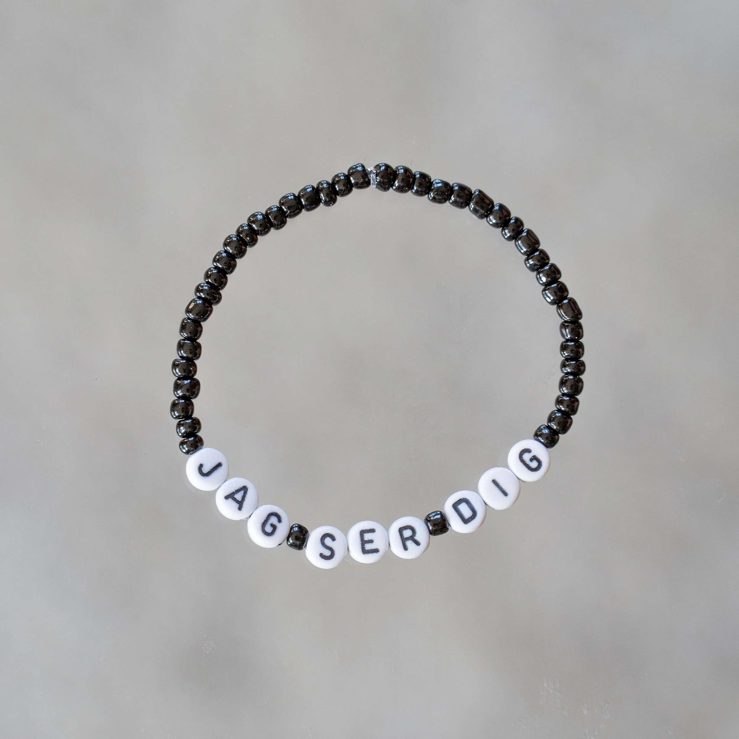 Armband_Jag-ser-dig_Svart_2.jpg