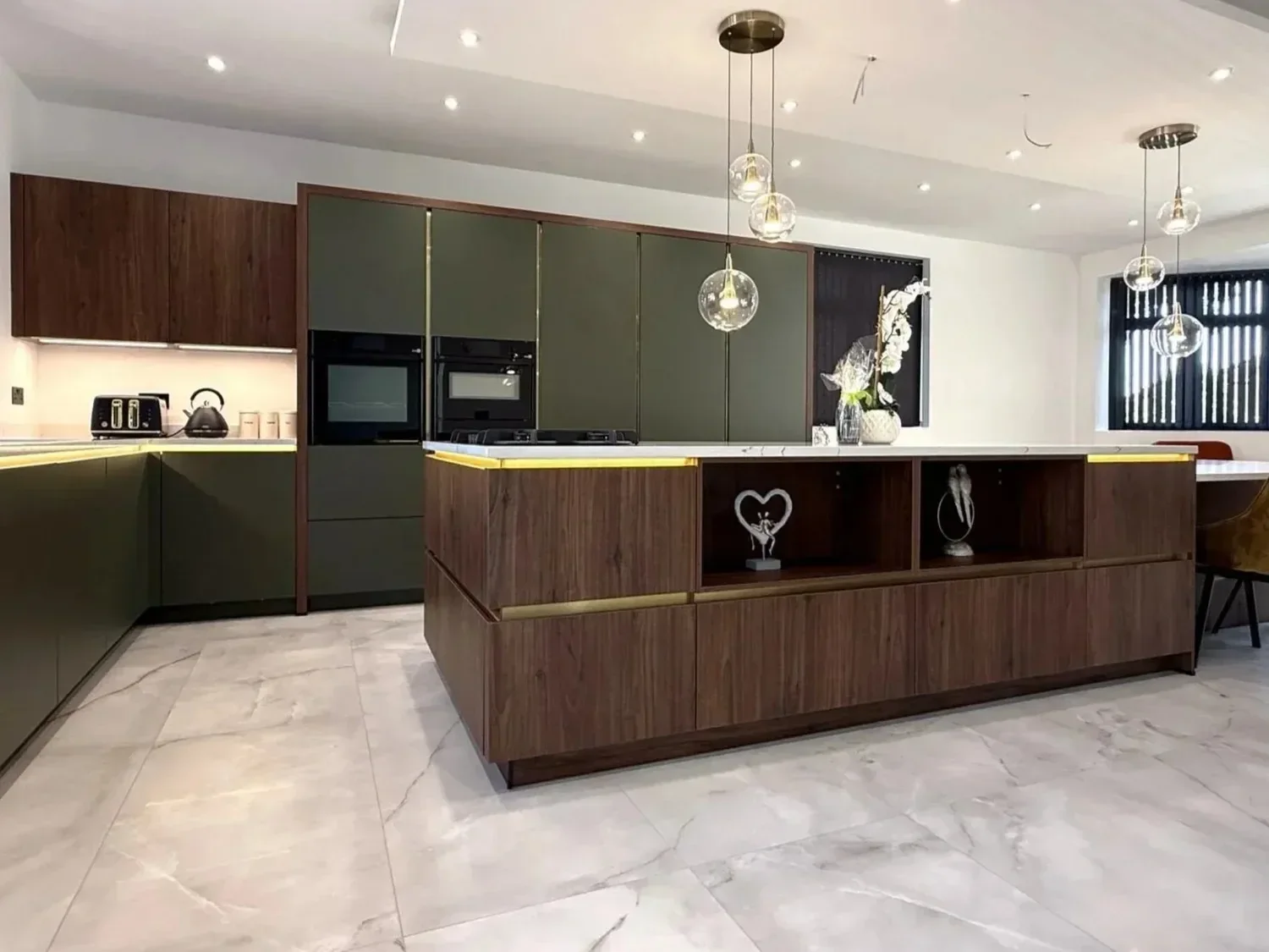 A Contemporary Handleless Kitchen with Brushed-Gold Detailing