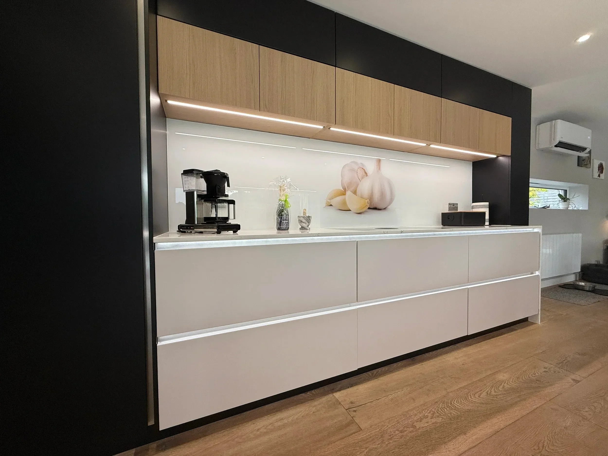 A Contemporary German Kitchen Defined by Contrast and Craftsmanship