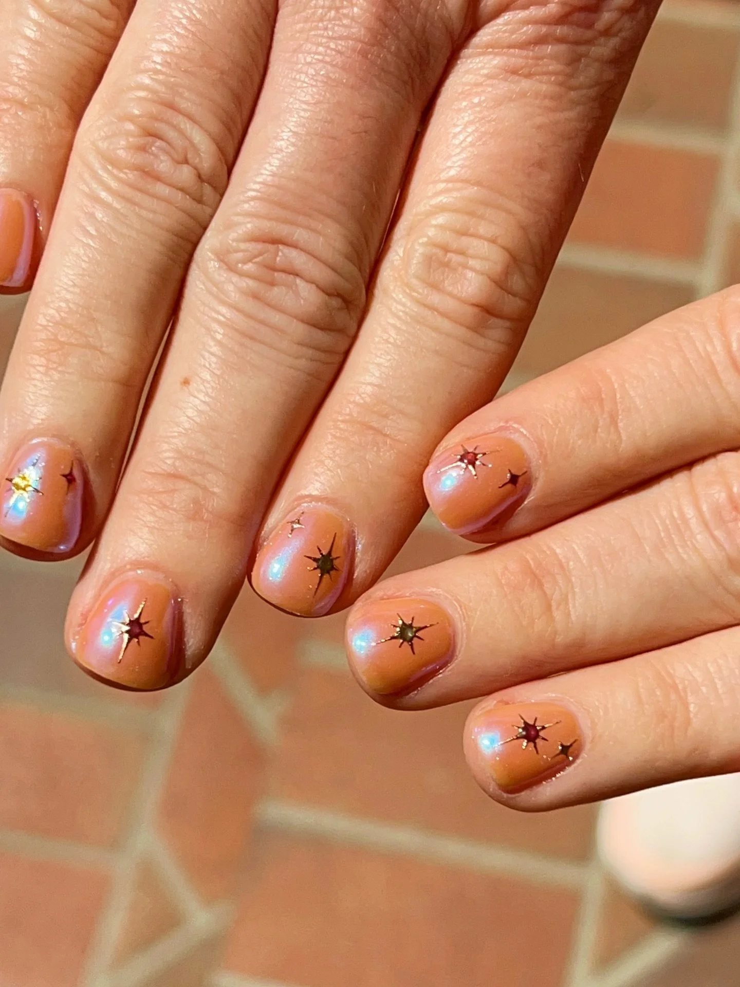 Little Ethereal Hawaii set for Katy! 

@akzentz Luxio Builder in Fawn + @apresnailofficial Burnt Blush + Aloha Blue Chrome &amp; starbursts on natural nails!

#longbeachnailtech #longbeachnails #buildergel #structuredmanicure #russianmanicure #kokois