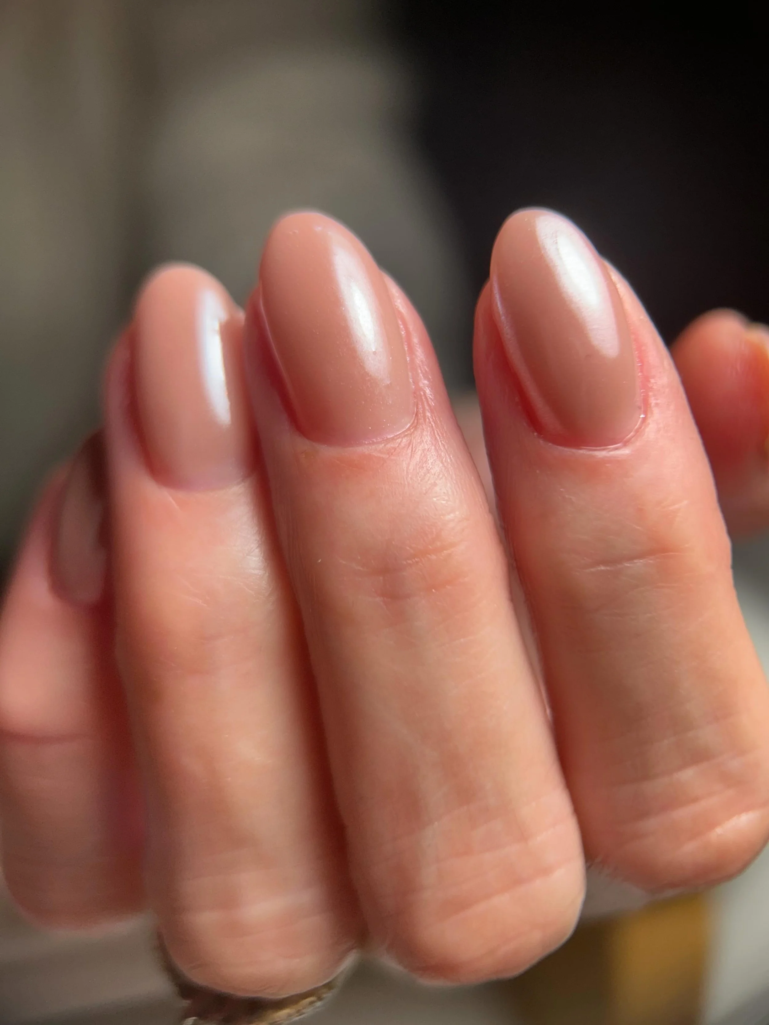 Why is a glassy white chrome the greatest??

Chrome from @dailycharme , Hard gel @kineticsnailsglobal Gel in Bottle- Dark Sand

#russianmanicure #hardgel #longbeachnailtech #chromenails
