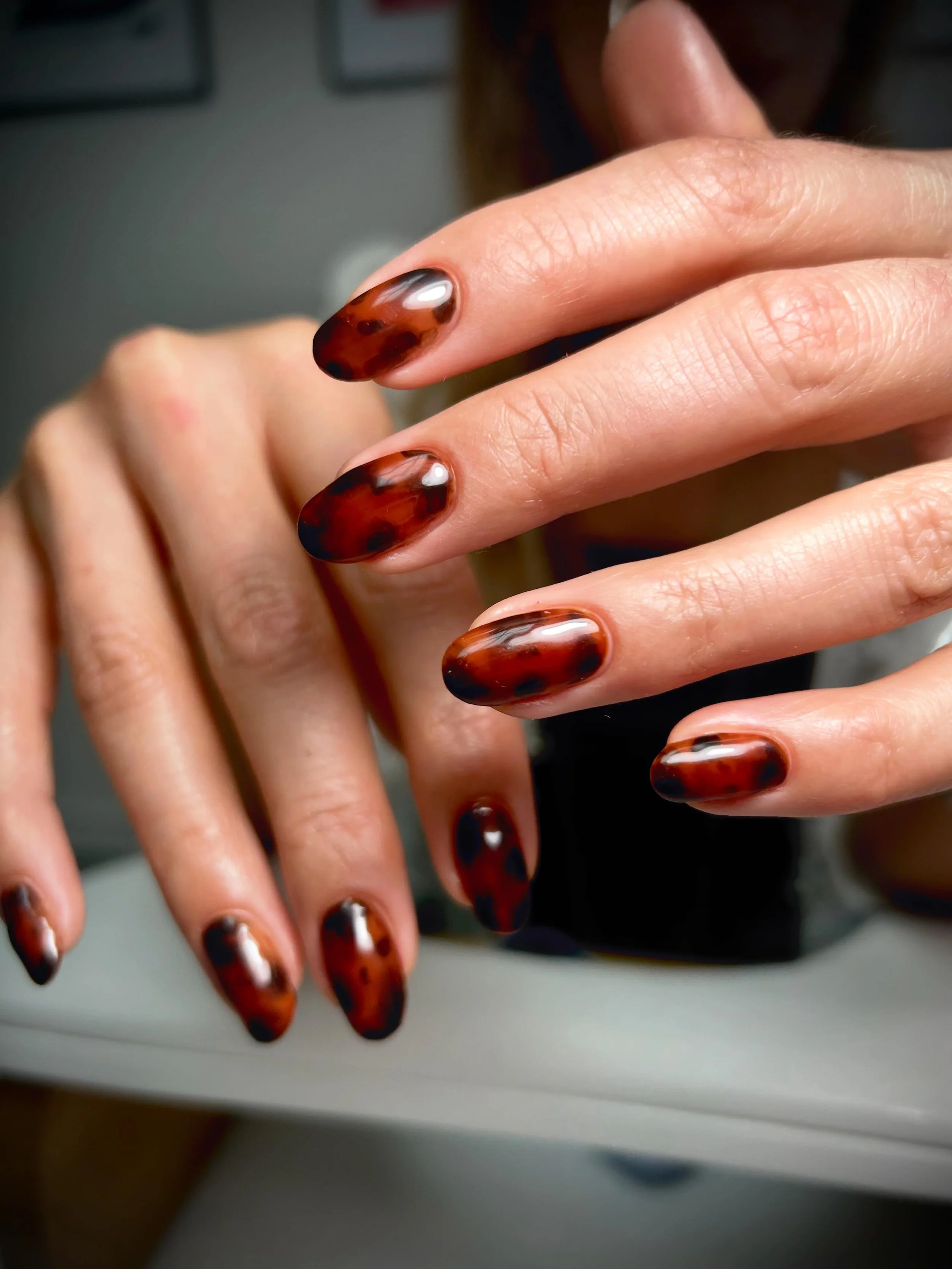 So many good sets lately! Too many to post! Loved these torties though!!! So much fun to do!

#longbeachnails #russianmanicure #hardgel #tortienails #fallnails