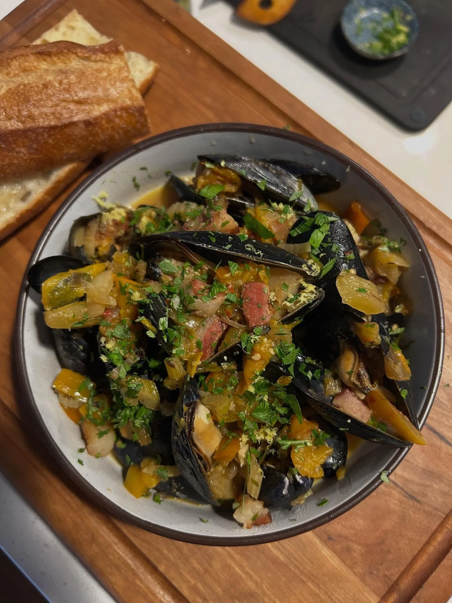 Fresh Mussels, @stillmanqualitymeats guanciale, heirloom tomatoes, baguette. 

#mussels #guanciale #heirloomtomatoes #seatotable #supper #rochestersupperclub