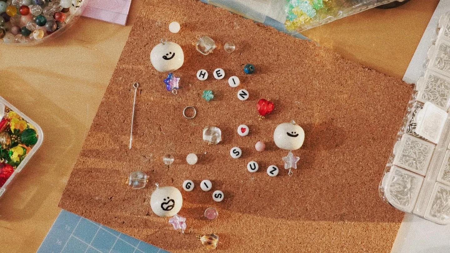 Shining like a star ⋆⑅&deg;₊

Bring a splash of color to your everyday essentials with a Buddy Stone keychain! 

These vibrant keychains are a fun and stylish way to keep your keys organized. Plus, they can be customized with your name, making them t